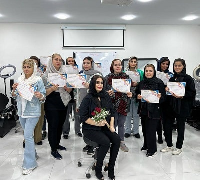 آموزشگاه آرایشگری خانم محمودی در شهر زیبا